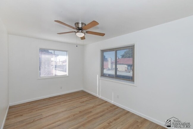 Building Photo - 1286 W 20th Pl