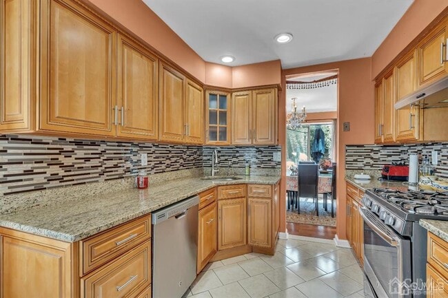 Building Photo - 47 Woodland Way