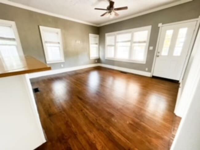Building Photo - 3 Bedroom & 1 Bath In Paseo District (Cont...