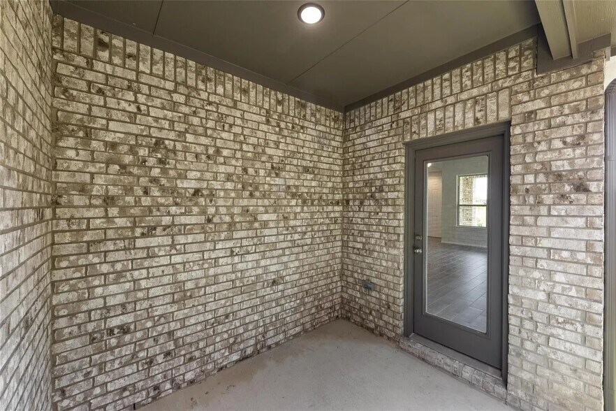 Patio - 2004 Poppy Way