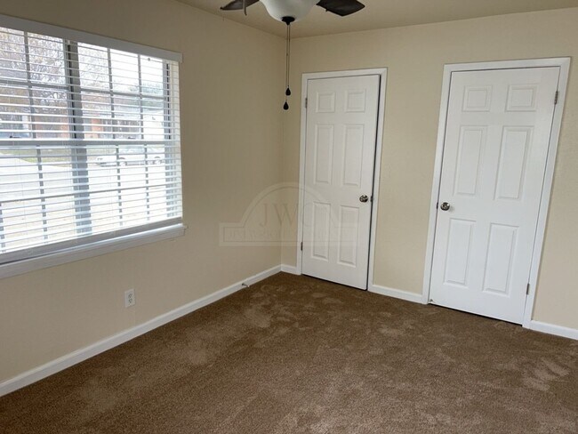 Building Photo - 1208 Ridgemont Dr