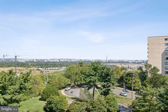 Building Photo - 1300 Army Navy Dr