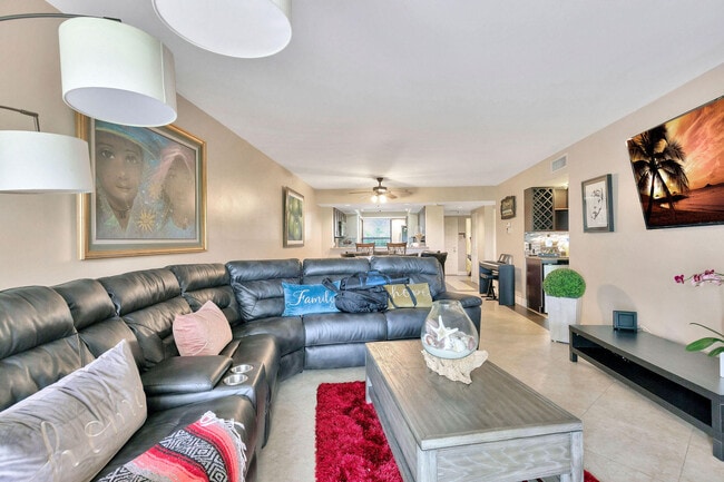 Building Photo - 6662 Boca Del Mar Dr