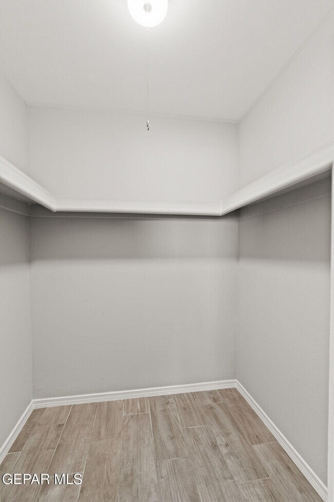 Building Photo - 6400 Edgemere Blvd