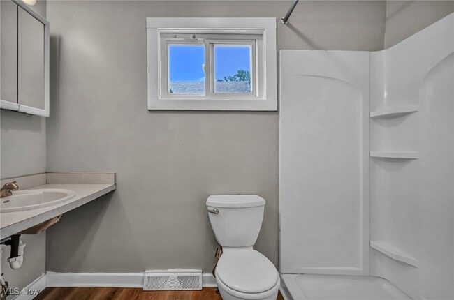 Building Photo - 906 Delia Ave