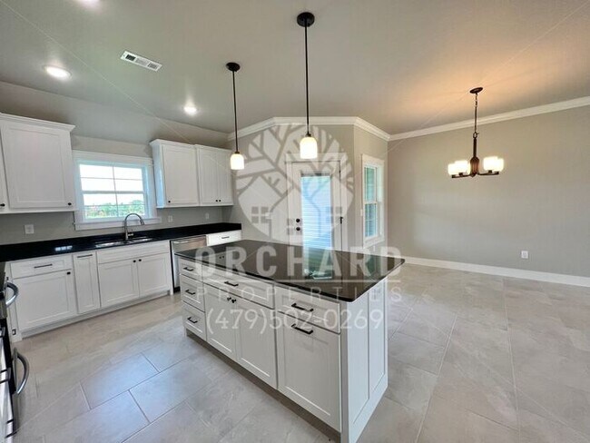 Building Photo - Siloam Springs- Single-Family Home- Spacio...
