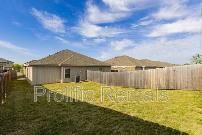 Building Photo - 3505 Abraham Dr