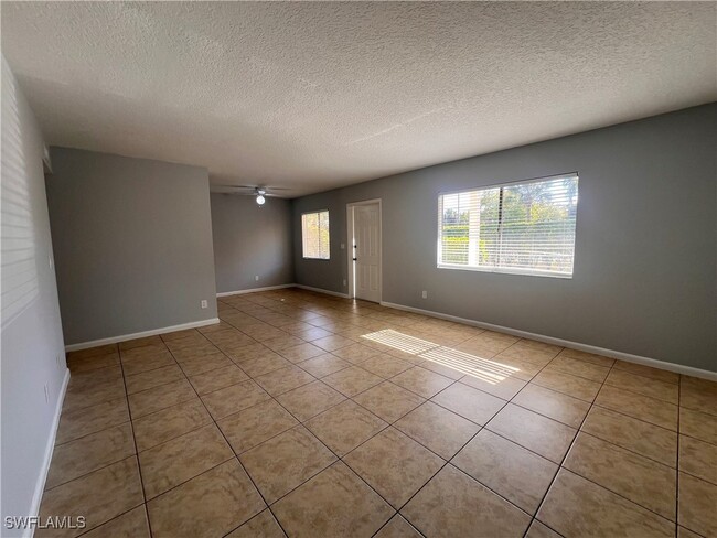 Building Photo - 4601 Bayshore Dr