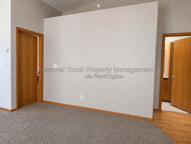 Building Photo - 4260 39th Ave S