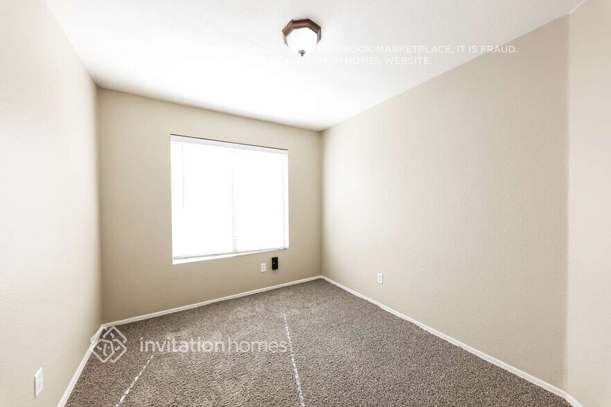 Building Photo - 2406 S Navajo Way