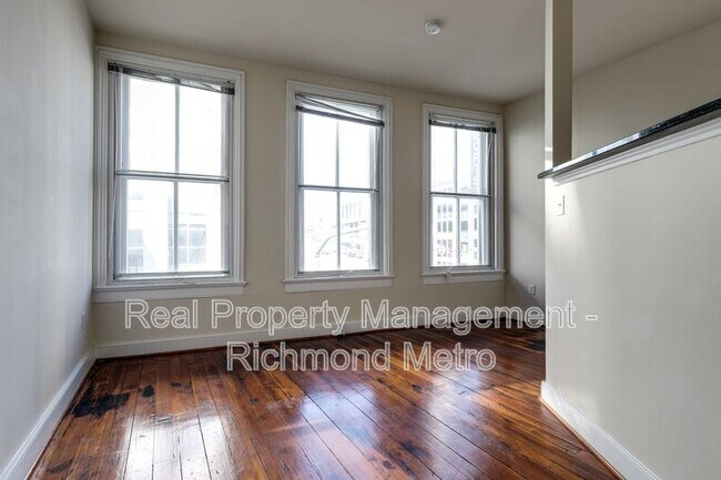 Building Photo - 1321 1/2 E. Main St.