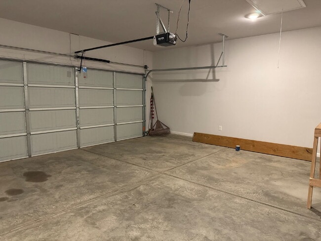 Building Photo - 280 Shangrila Wy