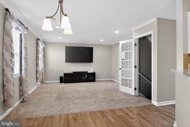 Building Photo - 10 Nelson Rd