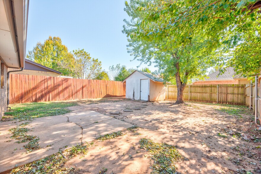 Building Photo - 12500 SW 2nd St