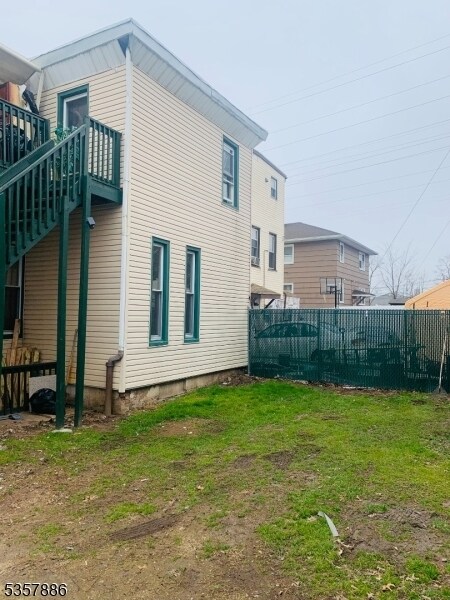 Building Photo - 1143 Louisa St