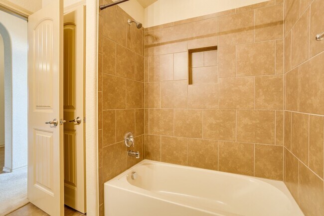 Building Photo - 4013 Lazy River Ranch Rd