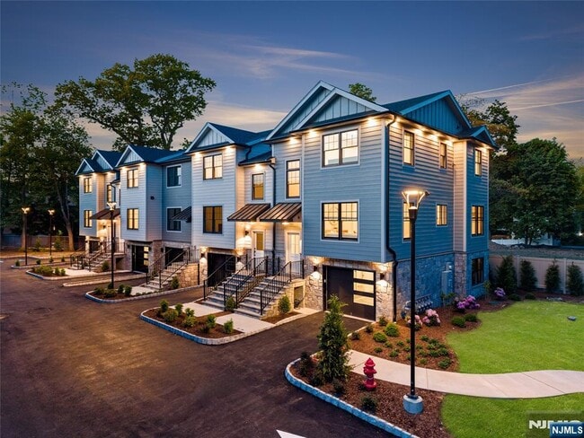 Building Photo - 72 Lake