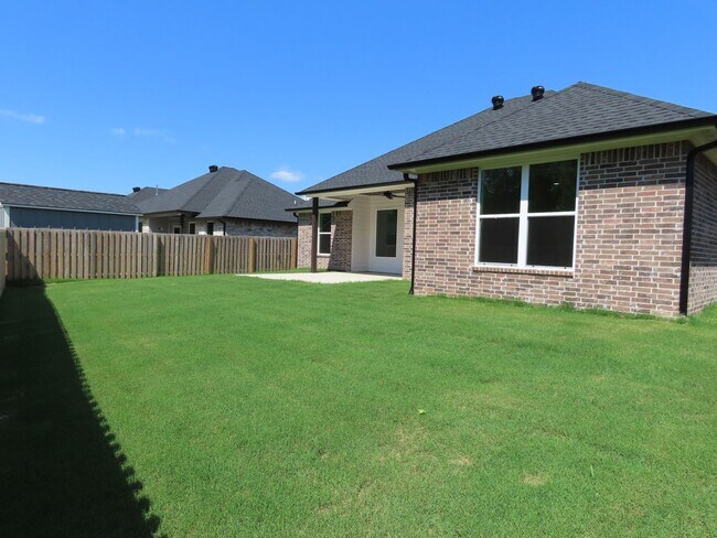 Building Photo - Luxurious, Built in 2024!  3 Bedroom, 2 Ba...