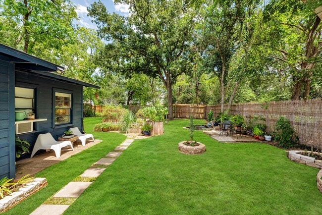 Building Photo - 3914 Ella Blvd