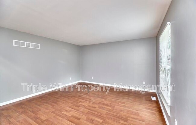 Building Photo - 1661 Rishon Hill Dr