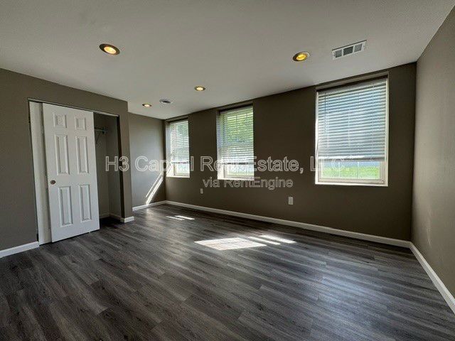 Building Photo - 1041 Flora Lake Ct