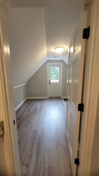 Building Photo - 11 Maple Ave