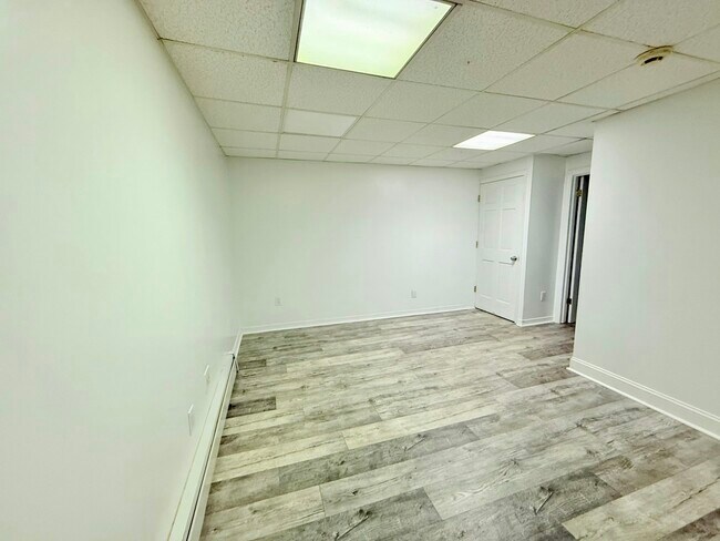 Building Photo - 145 Spring Valley Rd