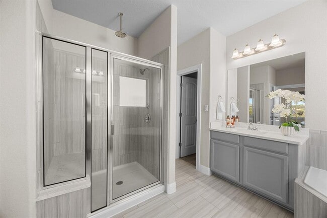 Building Photo - 5501 La Canada Wy