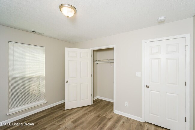 Building Photo - 7401 Hassock Dr