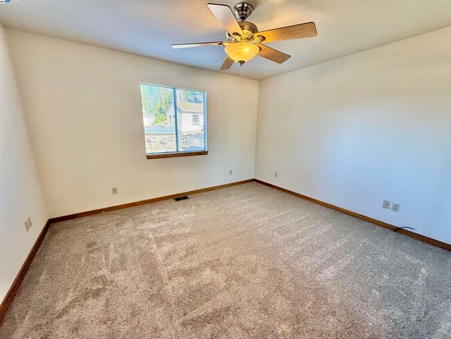 Building Photo - 252 Stoakes Ave