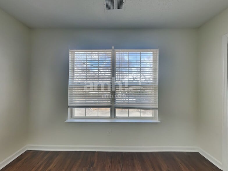 Building Photo - 510 Fairview Lake Way