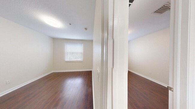 Building Photo - 690 Amador Ln