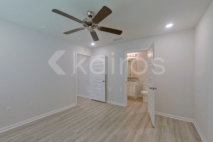 Building Photo - 389 Monarch Ln