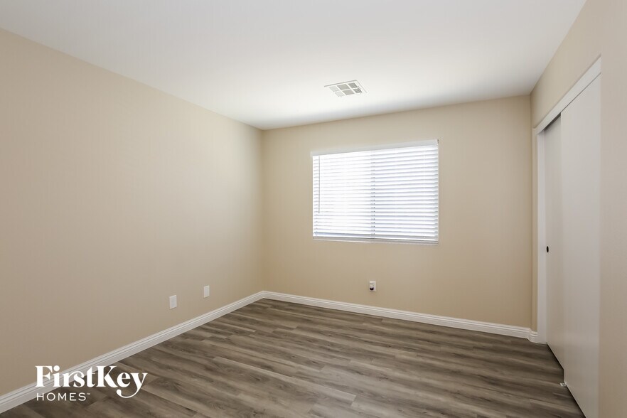 Building Photo - 1828 W Hammer Ln