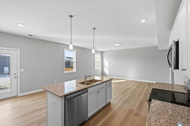 Building Photo - 105 Lambert Fld