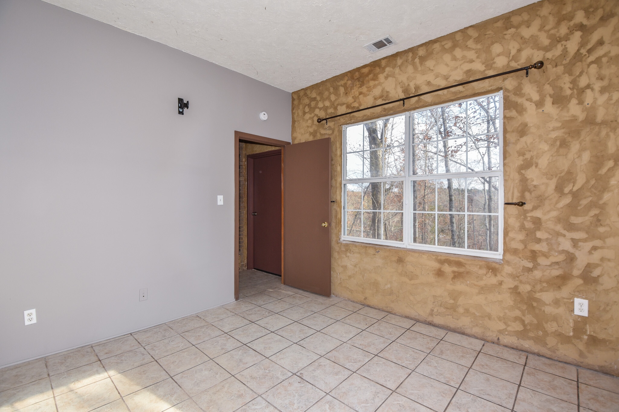 Building Photo - 4526 Rock Springs Rd