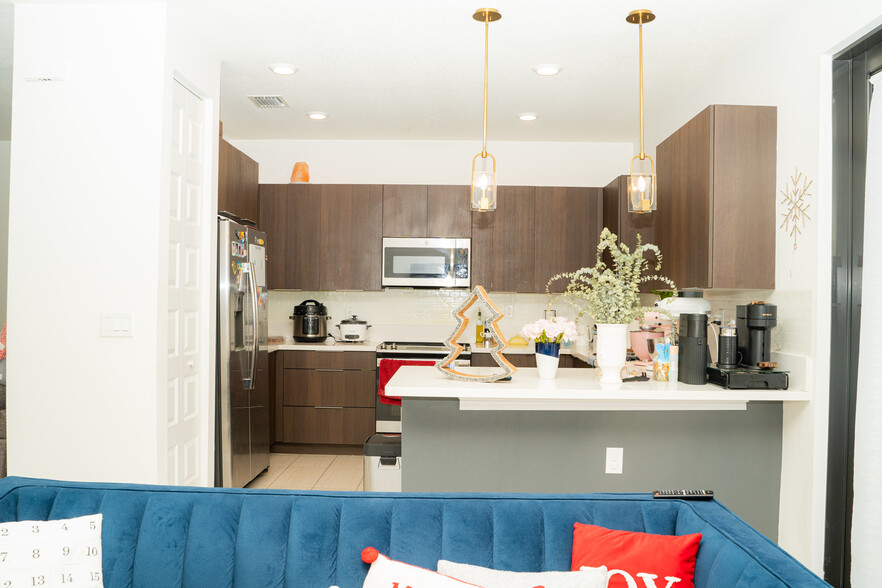 Building Photo - 5385 Aeolus Way