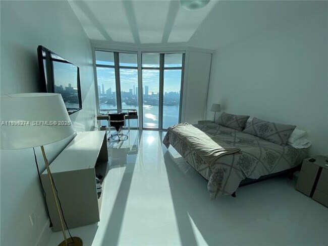 Building Photo - 17301 Biscayne Blvd