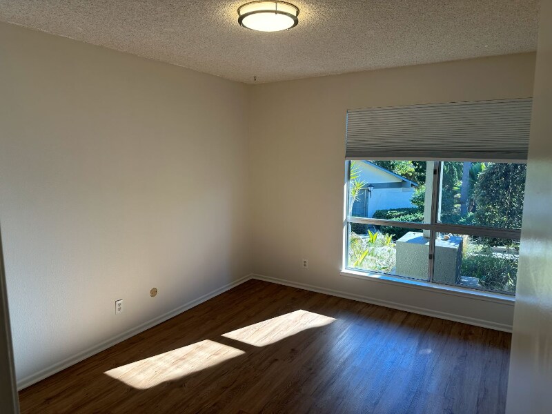 Building Photo - 1750 Prefumo Canyon Rd