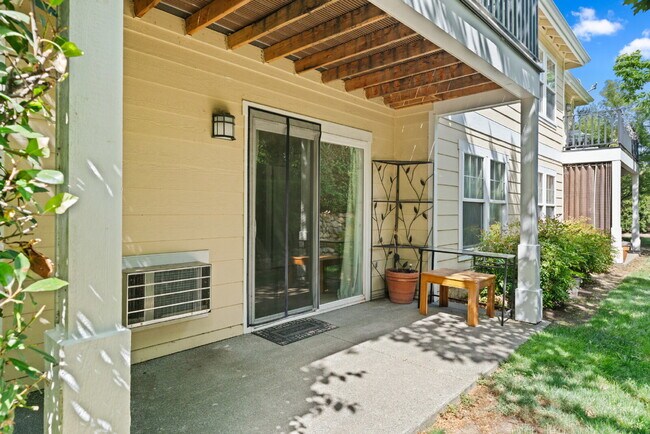 Building Photo - 2221 McCall Dr