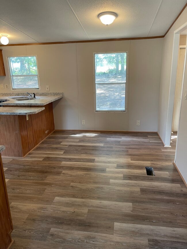 Building Photo - 117 Oldfield Cir