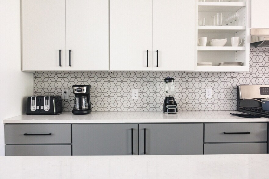 Building Photo - 317 NE Burwood Mews