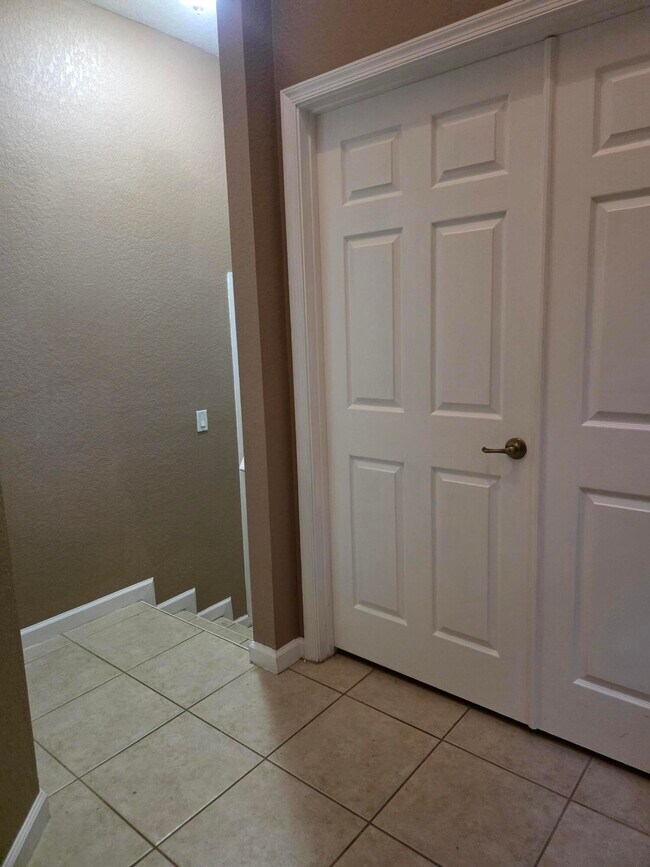 Building Photo - 2866 S Oasis Dr