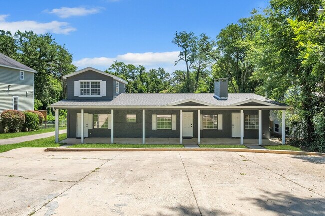 Building Photo - 1004 Buena Vista Dr