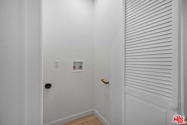 Building Photo - 3626 E 1st St