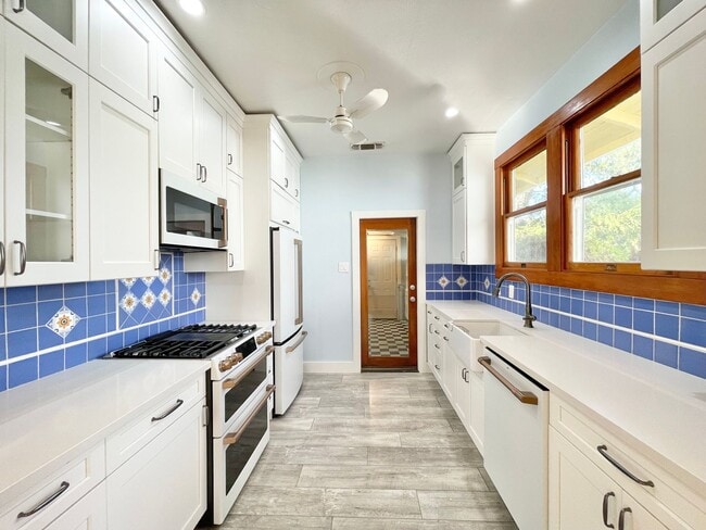 Building Photo - 4941 10th Ave