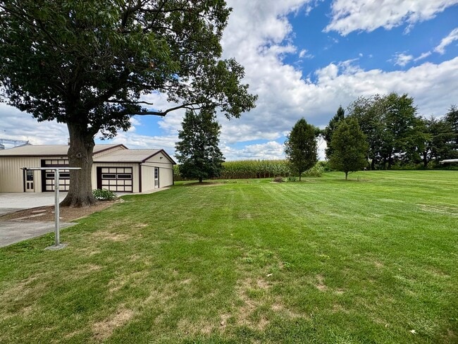 Building Photo - 3 Bedroom 2 Bathroom in Annville w/Huge Ga...