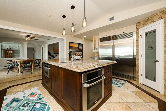 Building Photo - 1130 John Anderson Dr