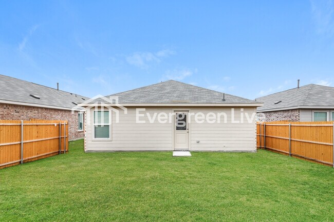 Building Photo - 1211 Falcon Hts Dr