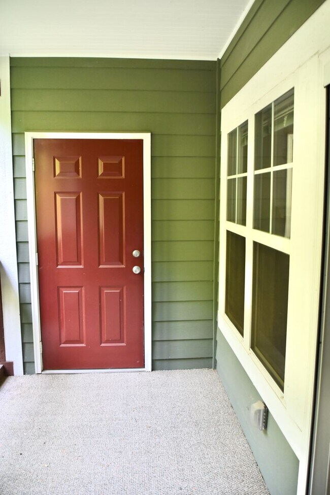 Building Photo - Asheville Condo Rental w/ Garage!
